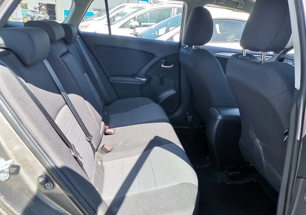 Toyota Avensis cena 61900 przebieg: 120200, rok produkcji 2017 z Okonek małe 121